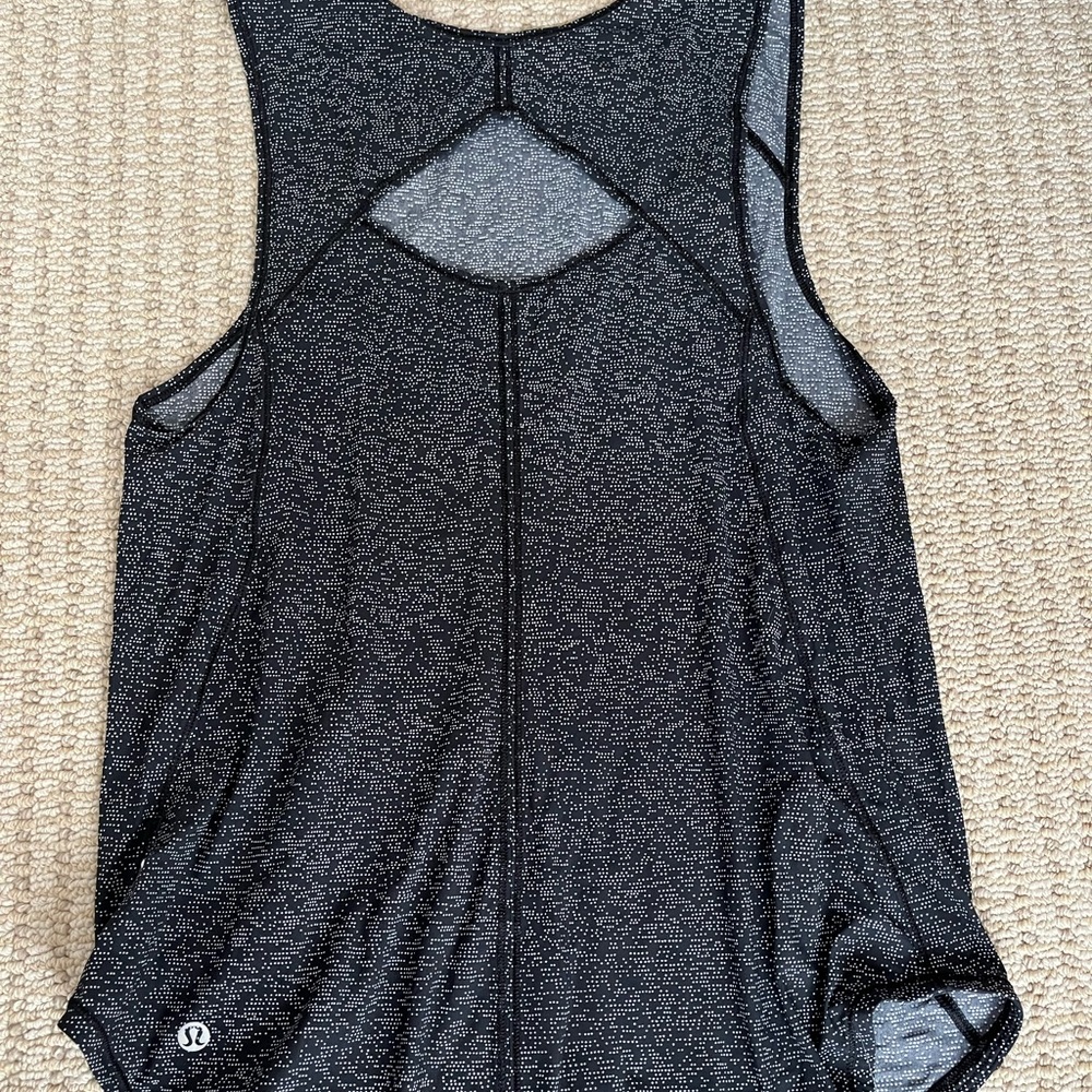 Lululemon sports tank! Size 4, cute pattern, never worn!
